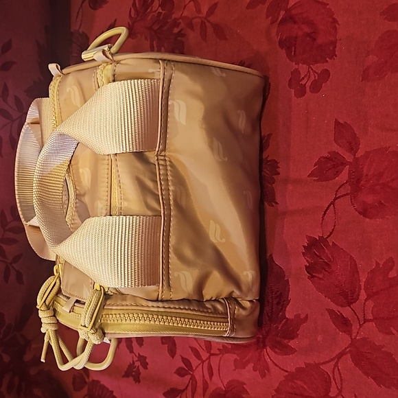 NWOT Fabletics mini duffle bag purse - Picture 6 of 10